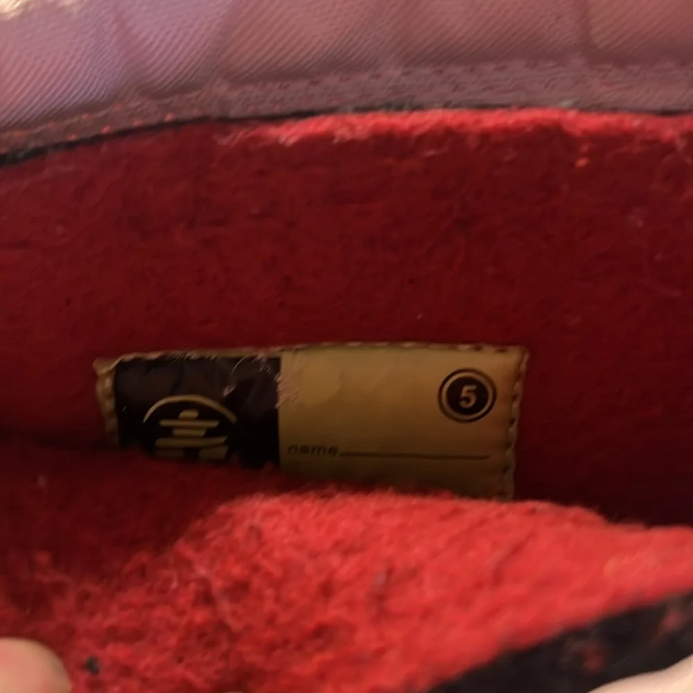 Size 5 Kamik winter/snow boots Pink and black in excellent condition Waterproof